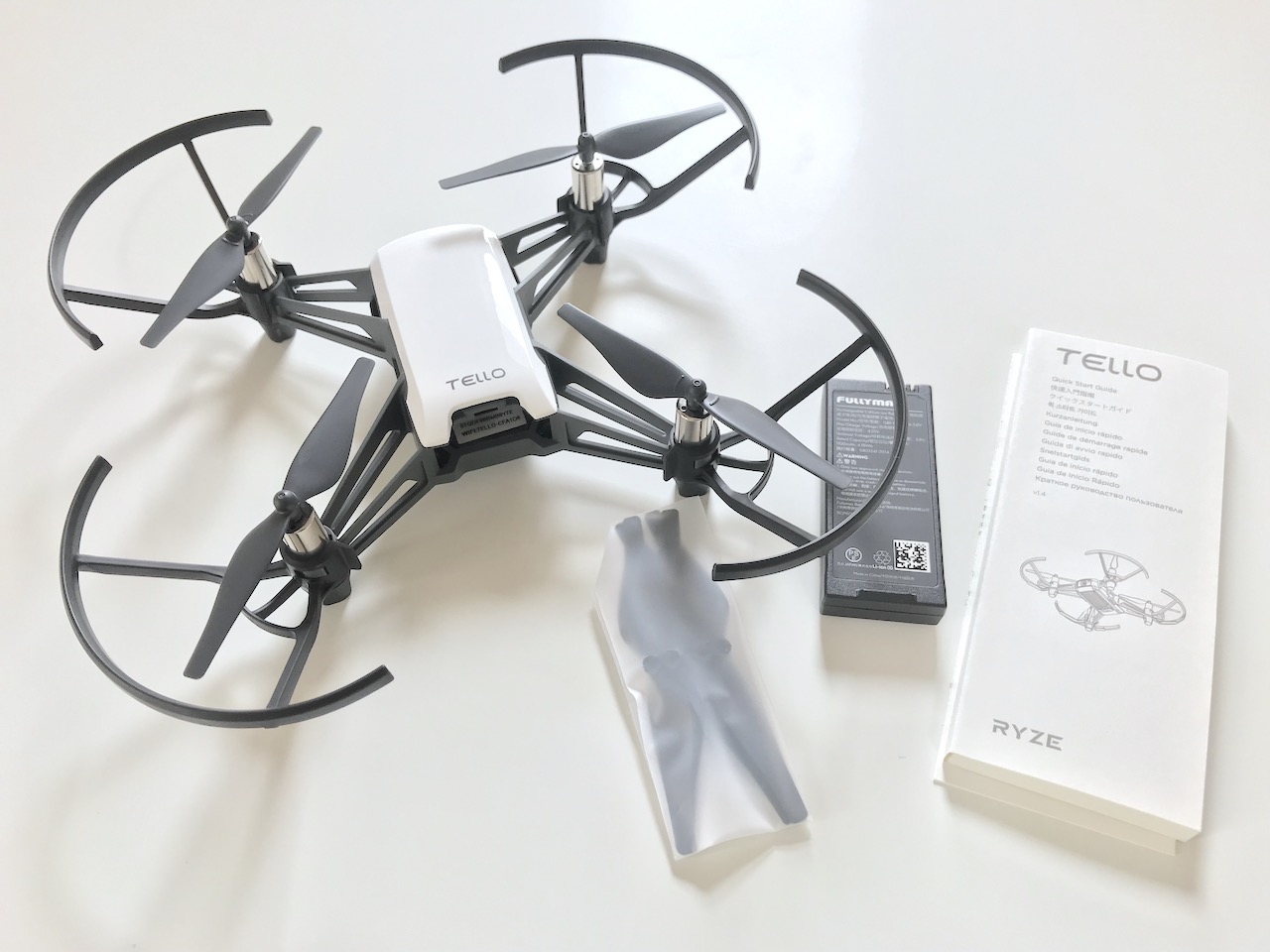 スマホで遊べる高性能な小型ドローン「Tello」を買って飛ばしてみた1
